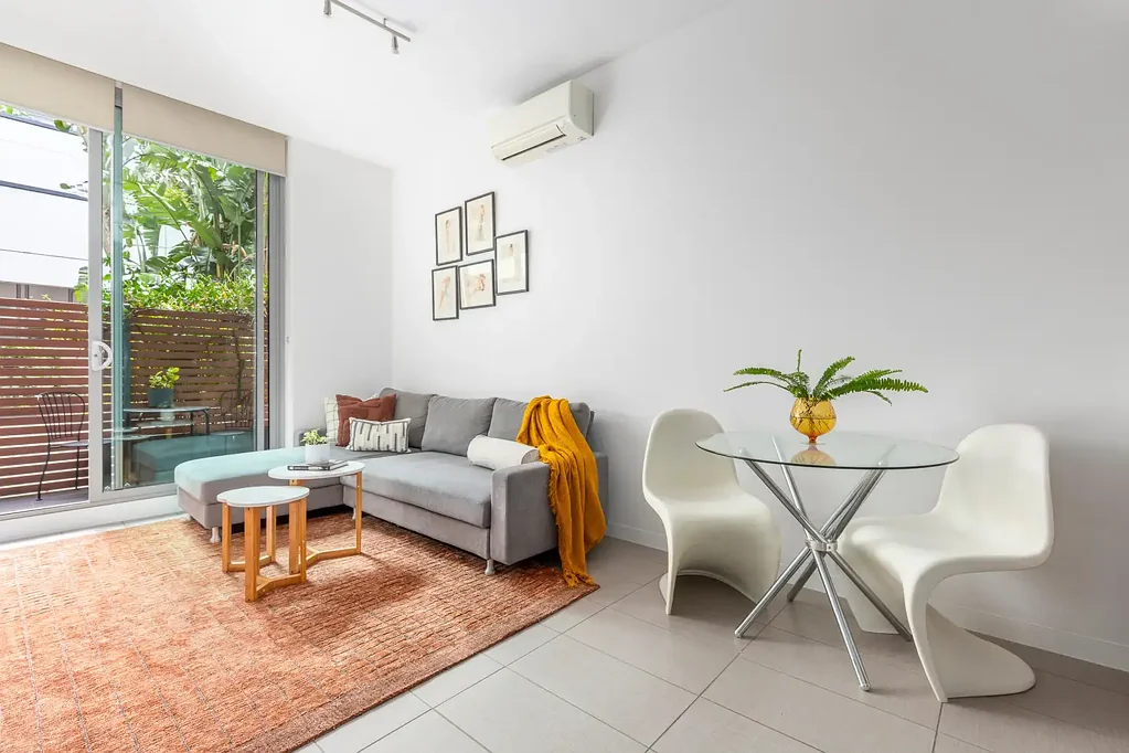 Peaceful Courtyard Retreat in a Vibrant Urban Setting