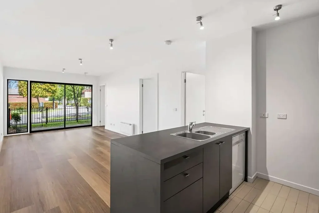 Clayton 2部屋 Ground Floor Convenience with Private Courtyard Living