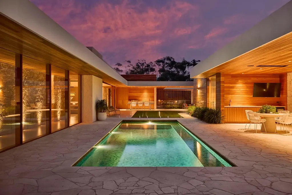 Torquay 5 Slaapkamer A Resort-Inspired Architectural Masterpiece