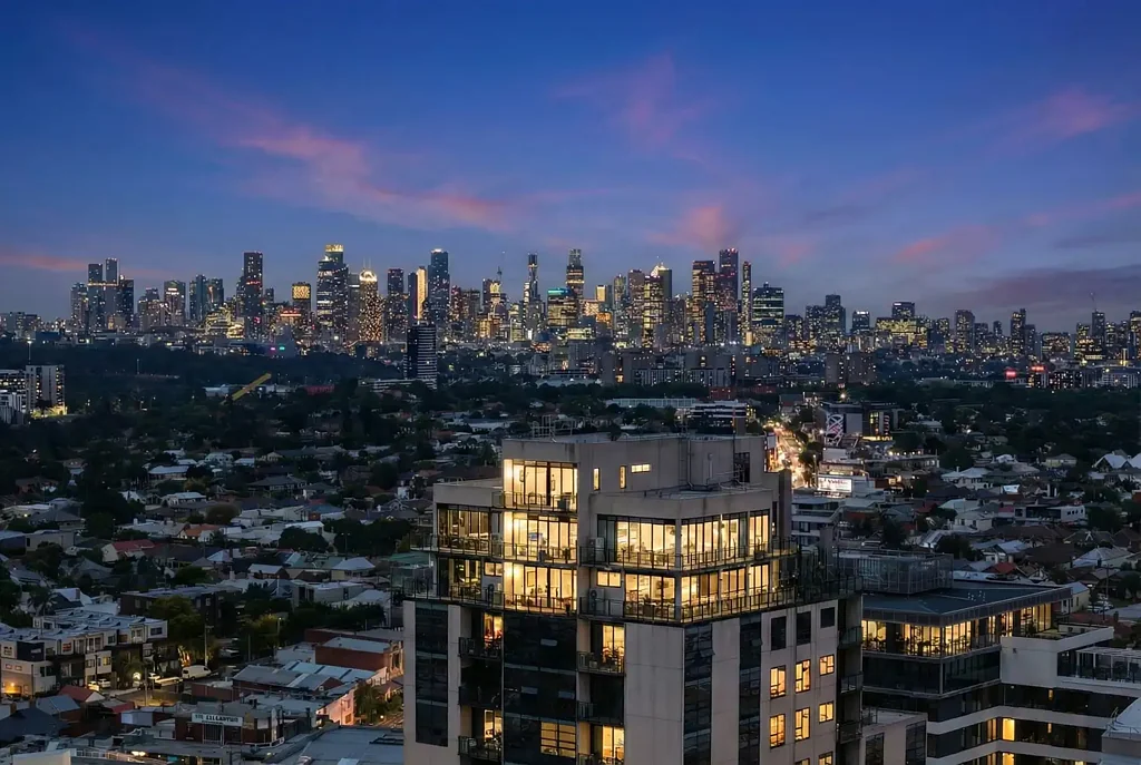 Moonee Ponds 4Zimmer One of the most extraordinary residences Moonee Ponds has seen, a triple-storey penthouse in the sky!