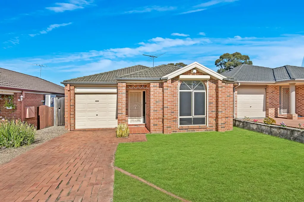 Modern 3 bedroom home located in quite side street.