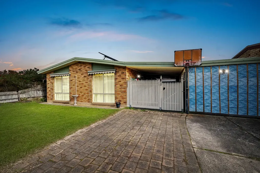 Capel Sound 4房 Capel Sound海岸近邻 336sqm低维护地块 翻新开放式起居区 独立带卫bungalow 宽敞遮盖户外区 井水太阳能配置 Perfect starter or holiday home