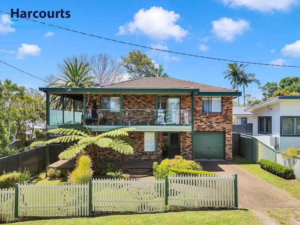 Spacious Family Home with Pool in Toukley