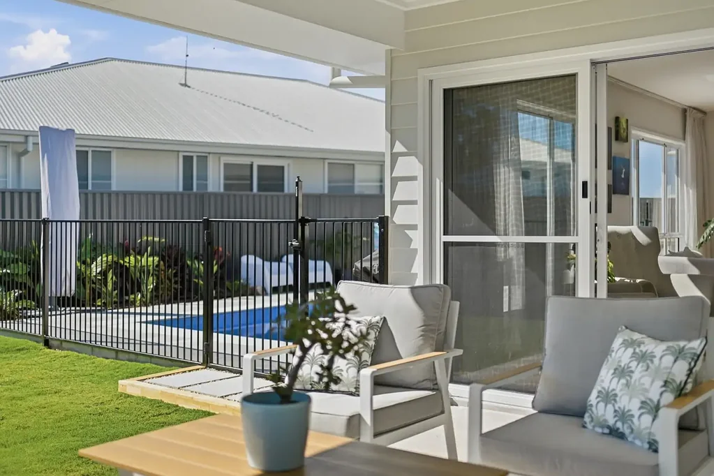 Moonee Beach 4chambre Coastal Living With Versatile Dual Occupancy Potential