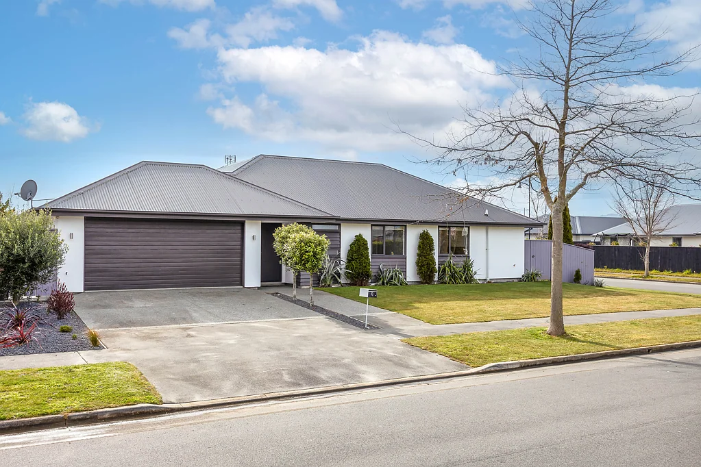 Lincoln 4ਬੈੱਡਰੂਮ Modern 4-Bedroom Home