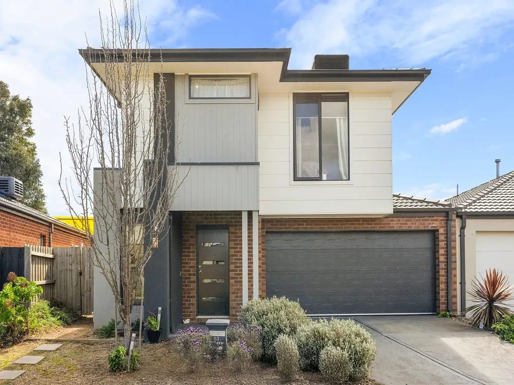 Point Cook 4Phòng ngủ Spacious Family Living in Highly Sought-After Upper Point Cook