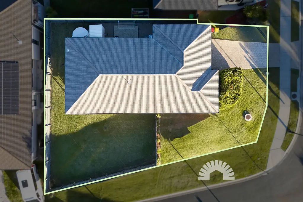 Burpengary 4房 宁静林地景观 四卧两卫转角地 开放式厨房餐厅 Westinghouse电器 全围栏后院 双车位车库 学区房便利 Peaceful Corner Living with Bushland Outlook