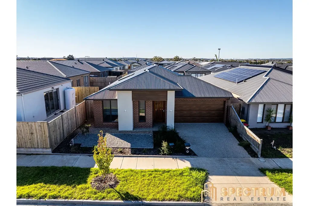 Sunbury 4غرفة نوم Modern Family Comfort in Sunbury's Maplestone Estate