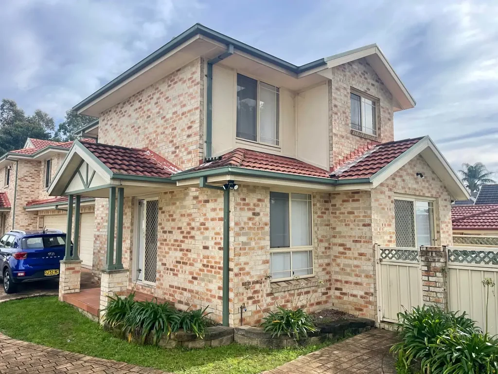 Spacious Townhouse with Yard