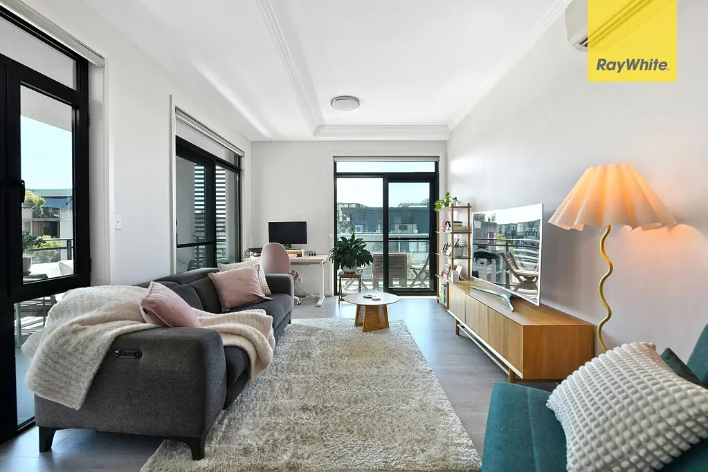 Meadowbank 2 Slaapkamer Sunlit Northeast Corner Apartment Offering Expansive Open-Plan Living Spaces