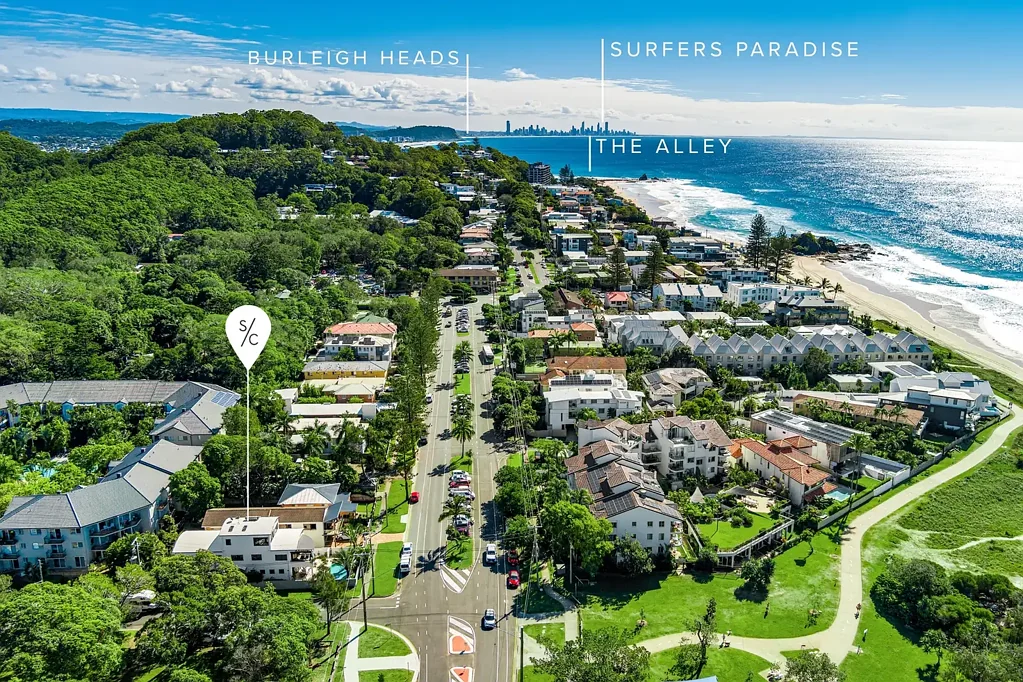 Currumbin 5房  BEACHSIDE VERSATILE FAMILY HOME