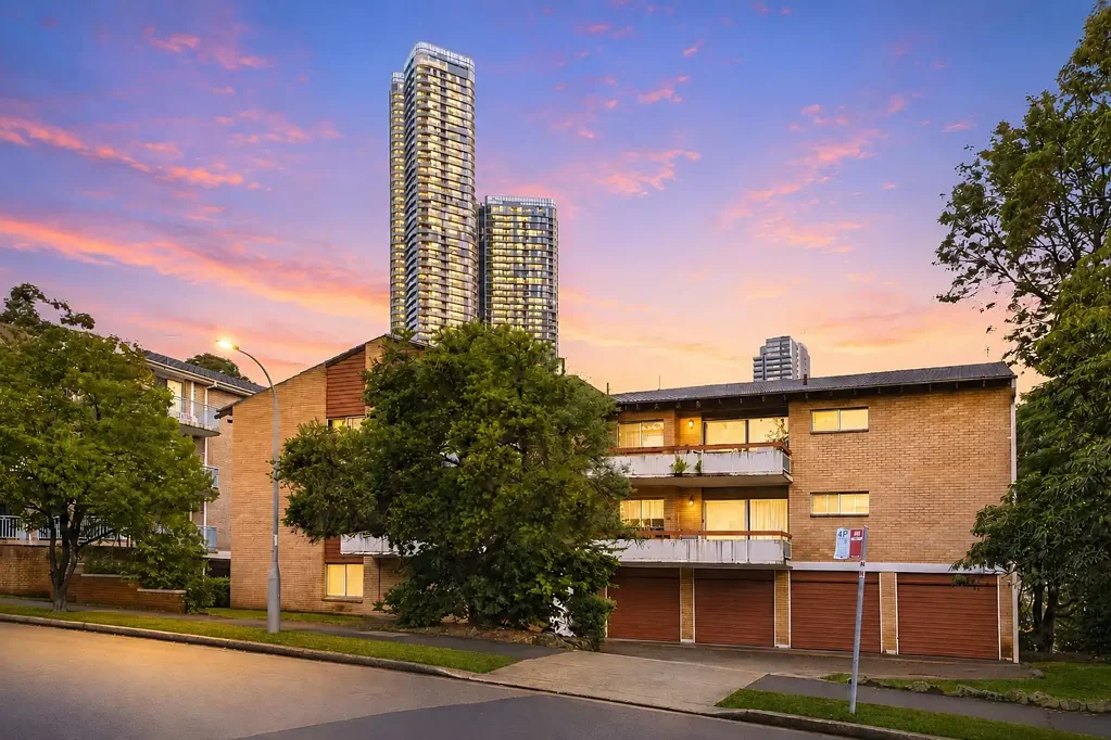 Parramatta 2chambre Light Filled Apartment With Large Entertainer's Balcony