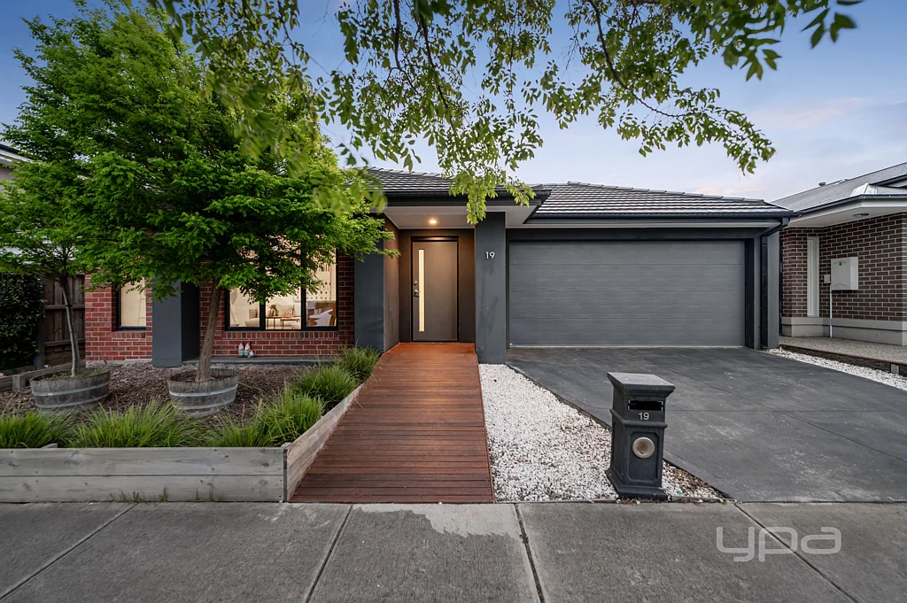 19 Birdsong Avenue, Mickleham, VIC 3064