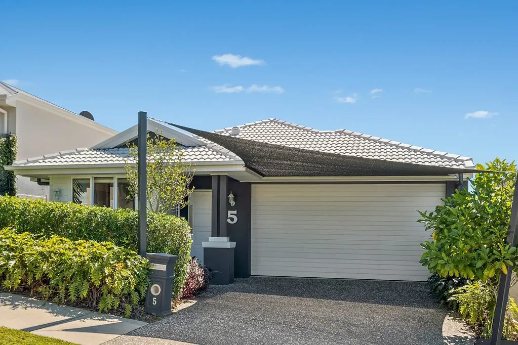Augustine Heights 4 Bedroom Stylish Home with Versatile Spaces and Views