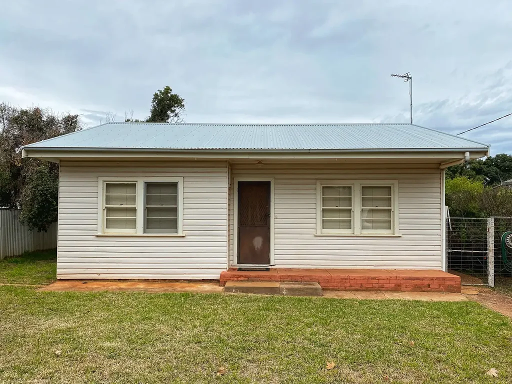 Ray White Real Estate - 02 6895 3364
