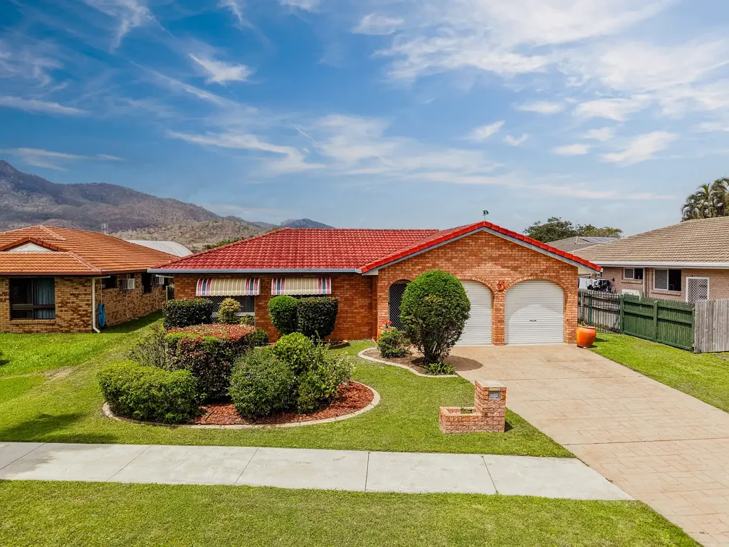 Annandale 4ਬੈੱਡਰੂਮ Family Living with Space, Style & Stunning Mountain Views