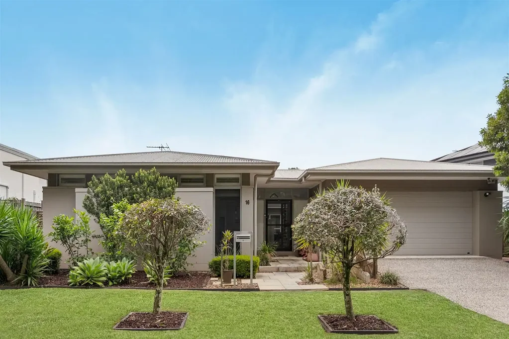 16 Torrens Crescent, Wakerley, QLD 4154