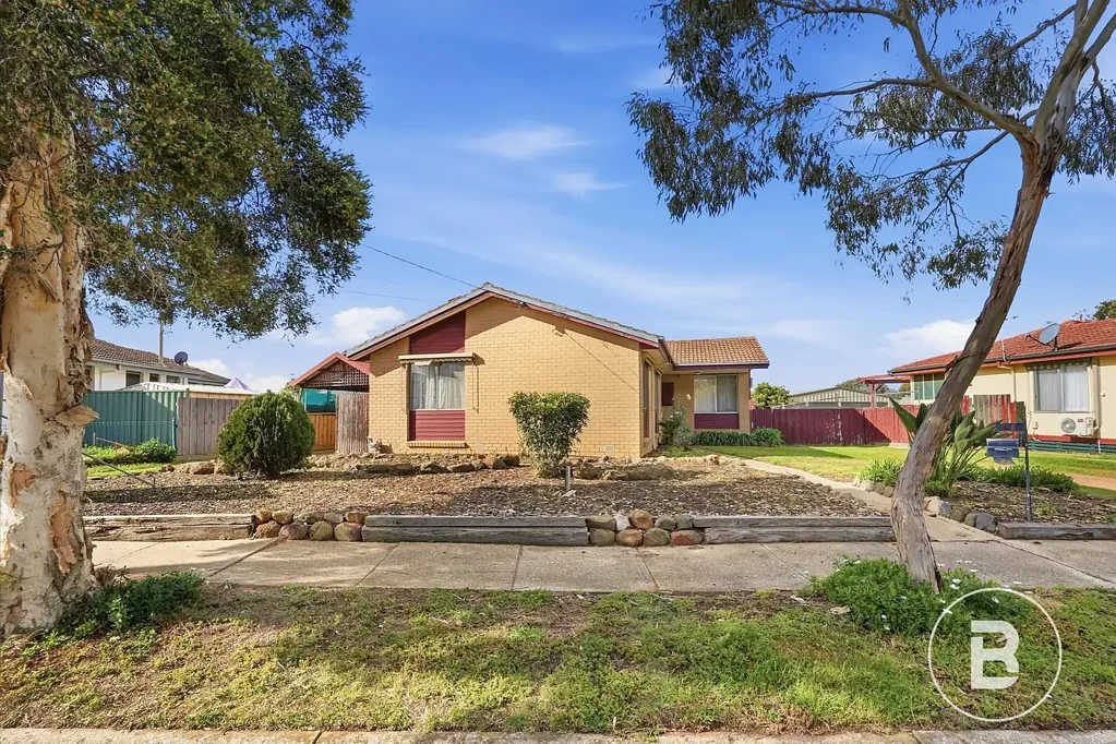 Bacchus Marsh 3房 高地位置，便利地段，低维护生活 ELEVATED POSITION, CONVENIENT LOCATION & LOW-MAINTENANCE LIVING
