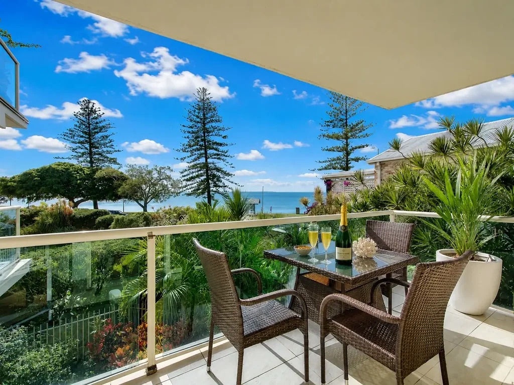 Wynnum 3房 Three Palms View 一楼 水景生活 精致度假村式 安全社区 宁静氛围 充足光线 阳光阳台 私人车库 The Wynnum Foreshore Frames Your Majestic View