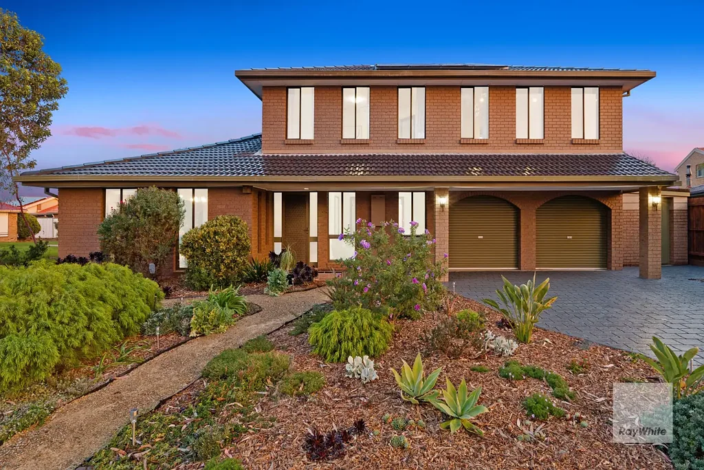 Keilor Downs 6 Bedroom Corner Block in a Prime Location