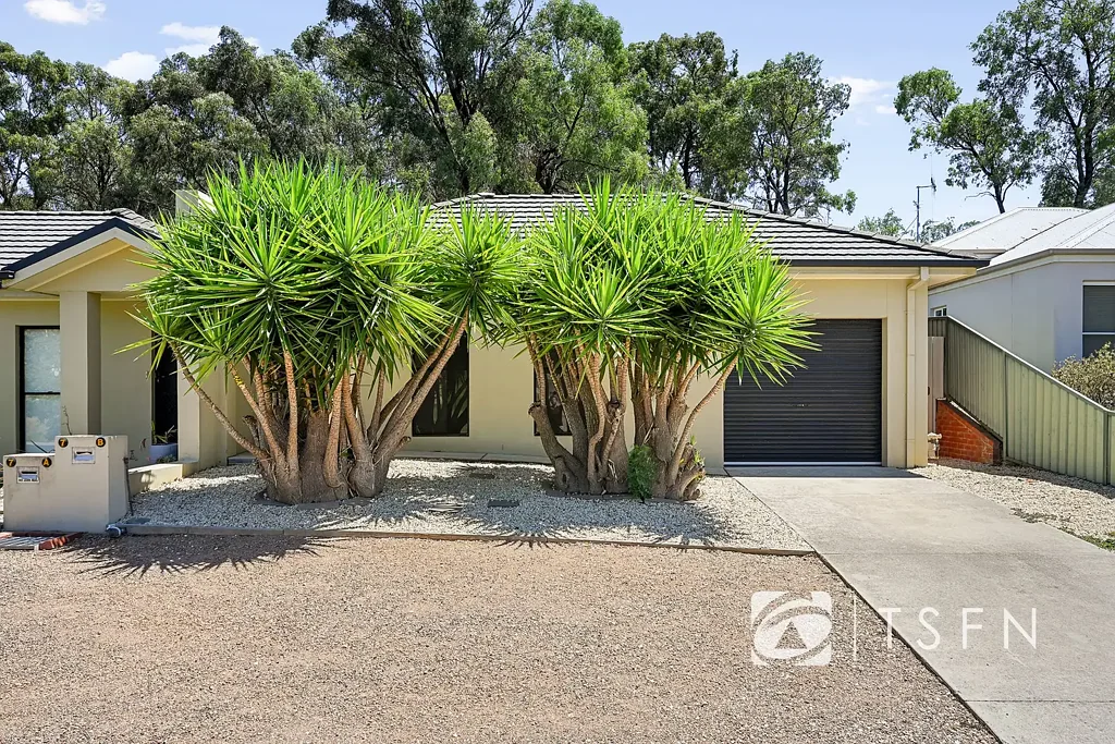 Spacious & Low-Maintenance Townhouse in Prime Kennington Location