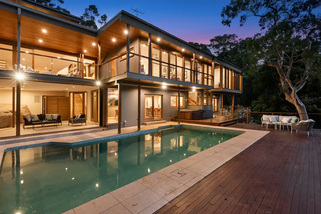Bayview 6Phòng ngủ North Facing Resort-Style Estate with Expansive Gardens on 6380sqm