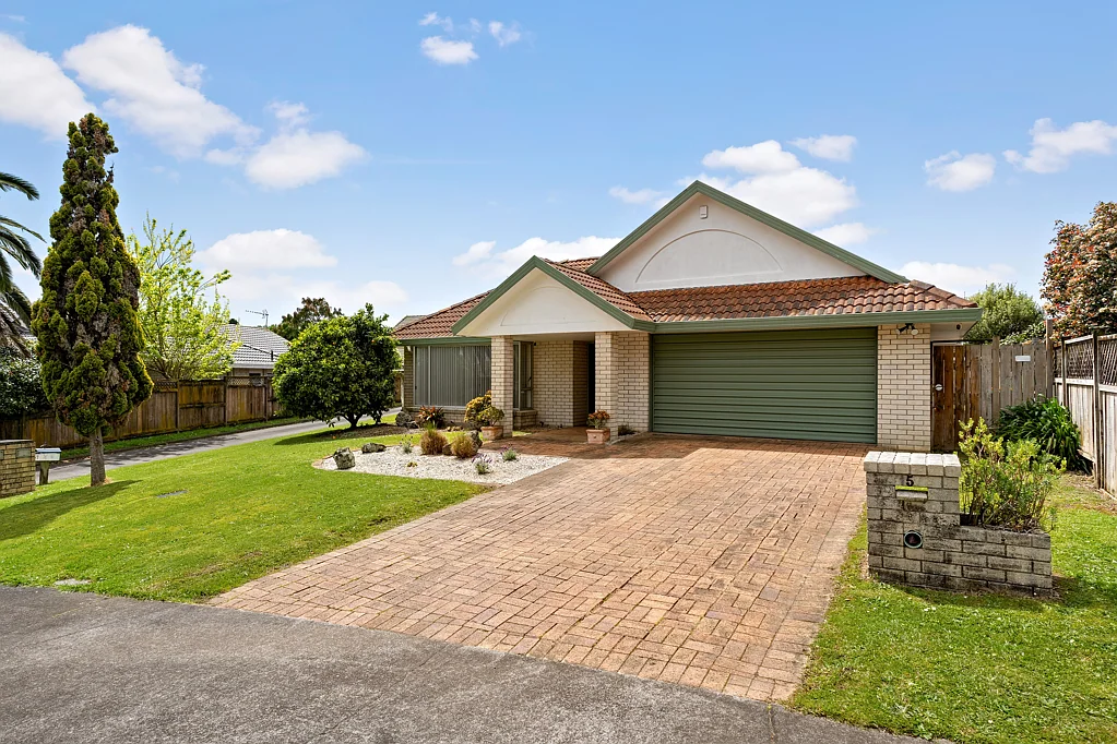 5 Bernie Edwards Place, Botany Downs, Manukau City, Auckland
