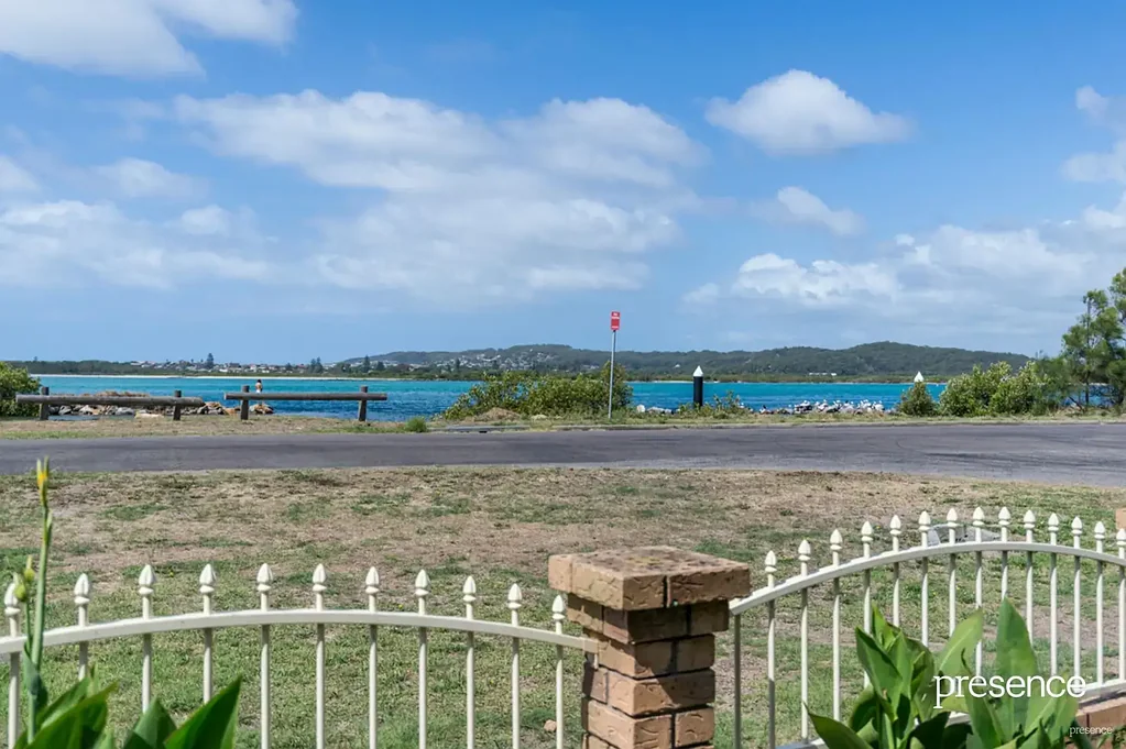 IMPRESSIVE PROPERTY IN BREATHTAKING LOCATION - WATER AND YARD MAINTENANCE INCLUDED