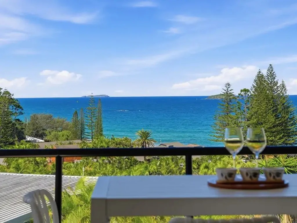 COASTAL LIVING WITH VIEWS