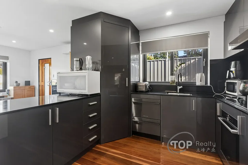 Willetton 2ਬੈੱਡਰੂਮ RENOVATED HOME WITH MASSIVE REAR GARAGE/WORKSHOP!