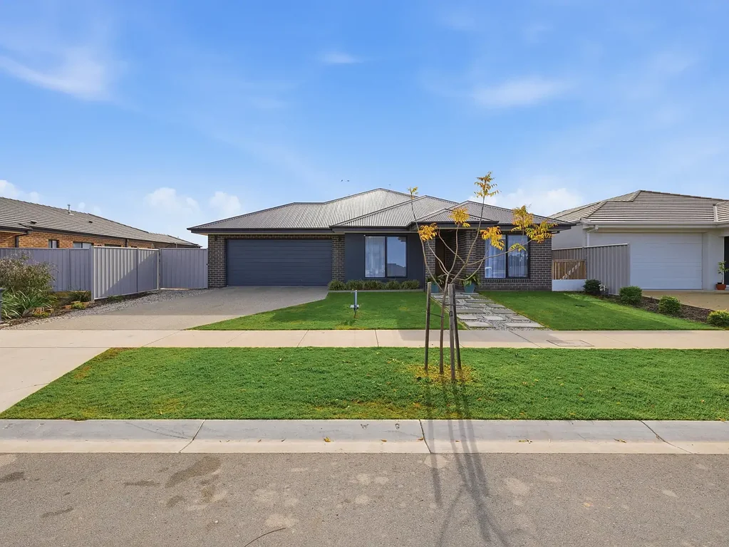 Benalla 4ห้องนอน 4 BEDROOMS, 2 BATHROOMS AND ONLY 2 YEARS OLD