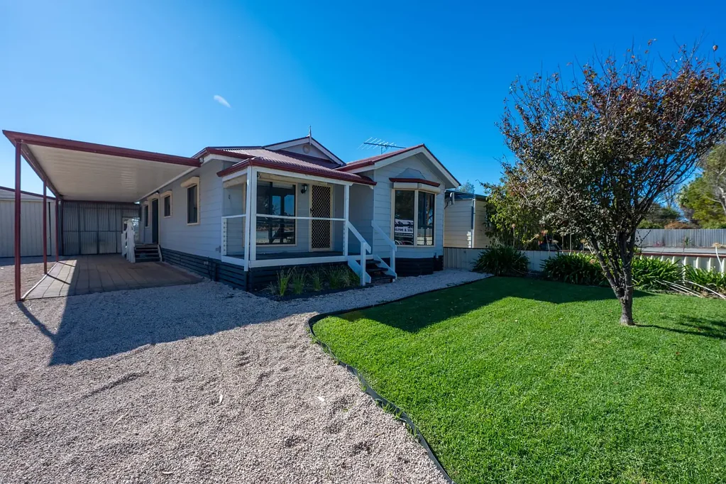 9 Clinton Road, Maitland, SA 5573