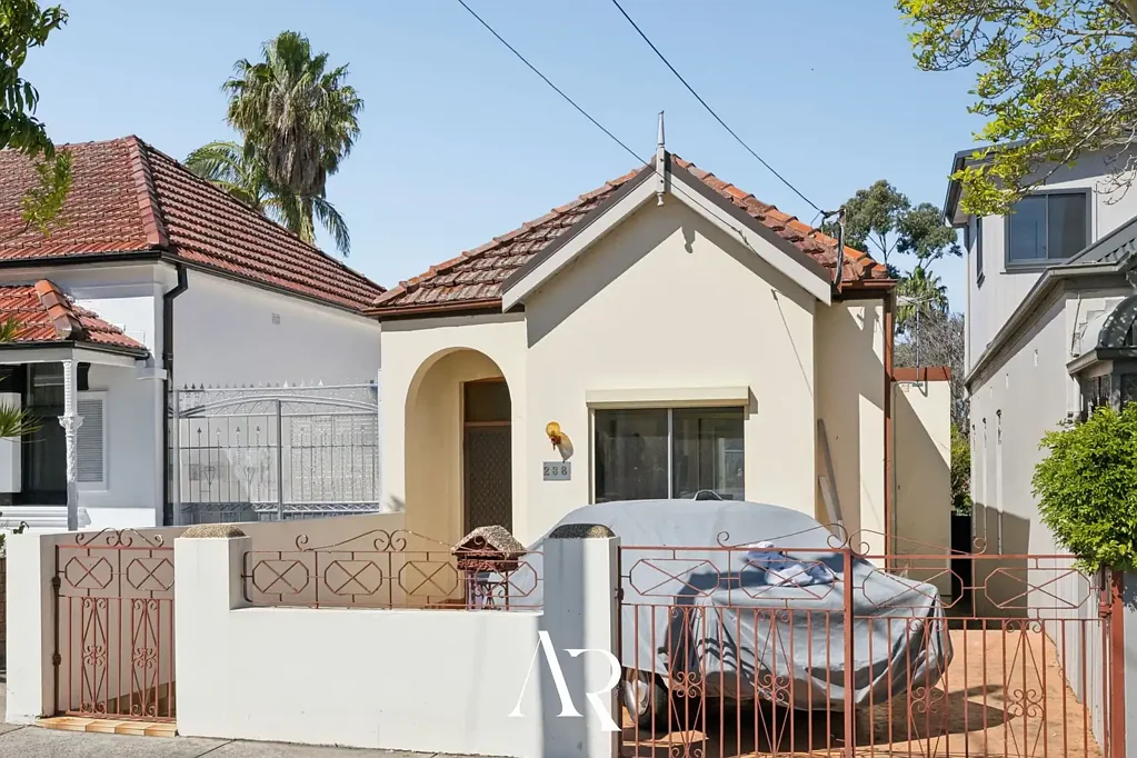 Marrickville 3ਬੈੱਡਰੂਮ Spacious 3-Bedroom Home with Backyard & Storage Potential