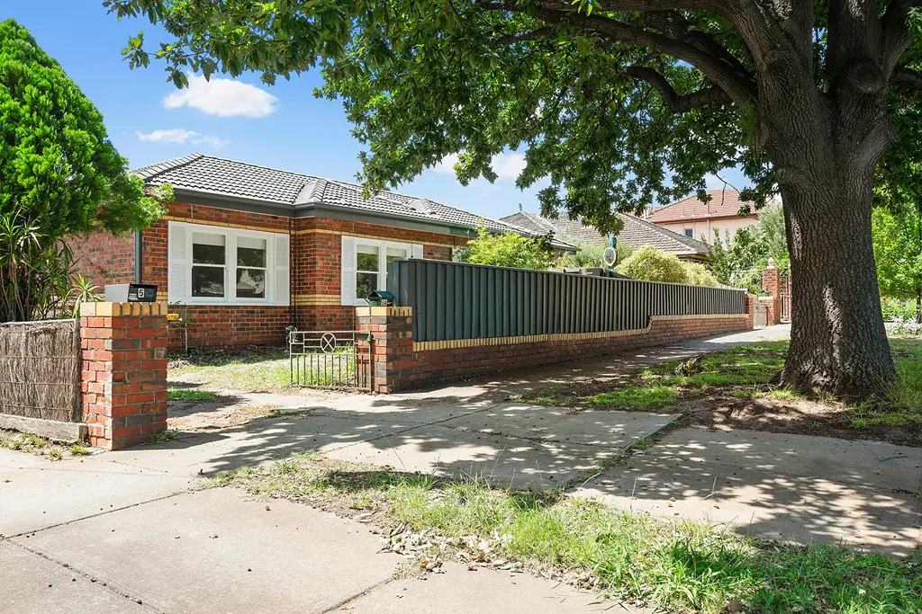 Stylish and Convenient Living in Hawthorn
