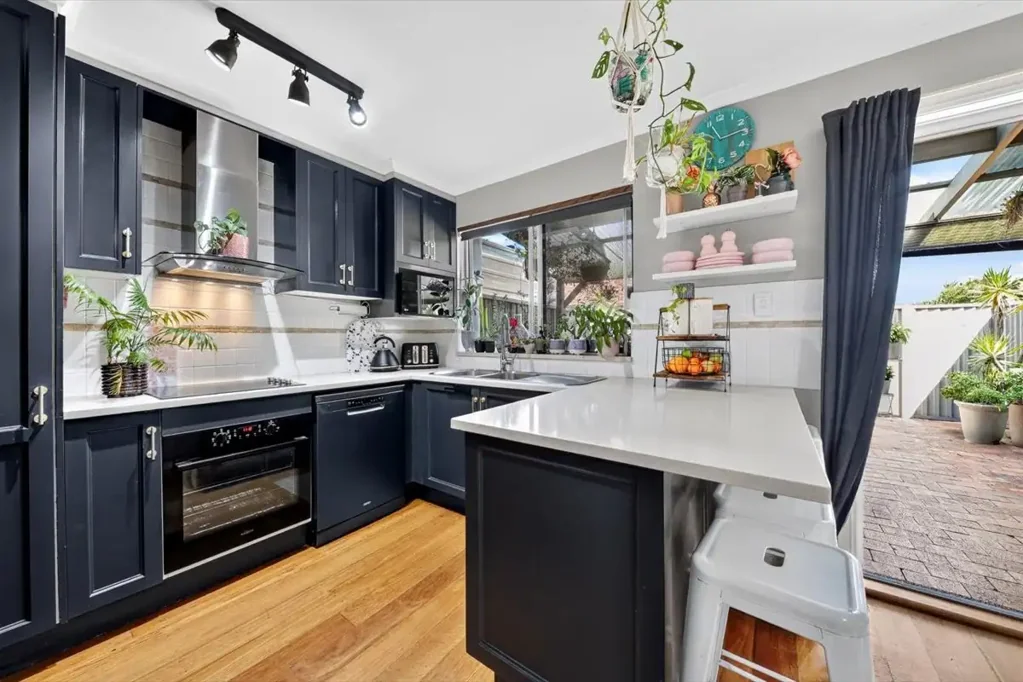 Matraville 3Moenga Tranquil Townhouse Retreat with Private Courtyard & Lock-up Garage