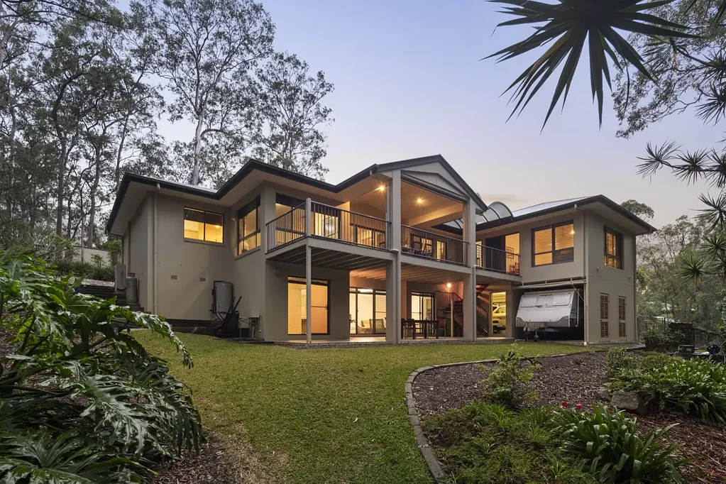 Eatons Hill 4房  6,410m² OF PRIVACY IN THE HEART OF EATONS HILL
