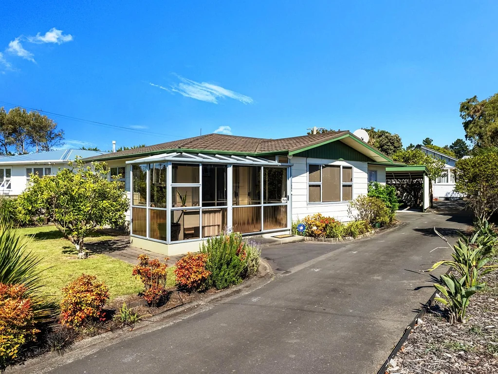 Tawhero 2Zimmer Garage, Carport & More Than Expected