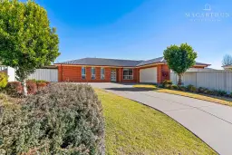 24 Pinnacle Place, Estella