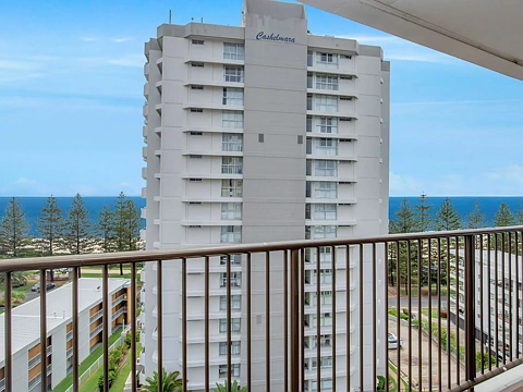 Burleigh Heads 2 Bedroom Stunning Ocean-View Apartment in Burleigh Heads – A Hidden Gem!