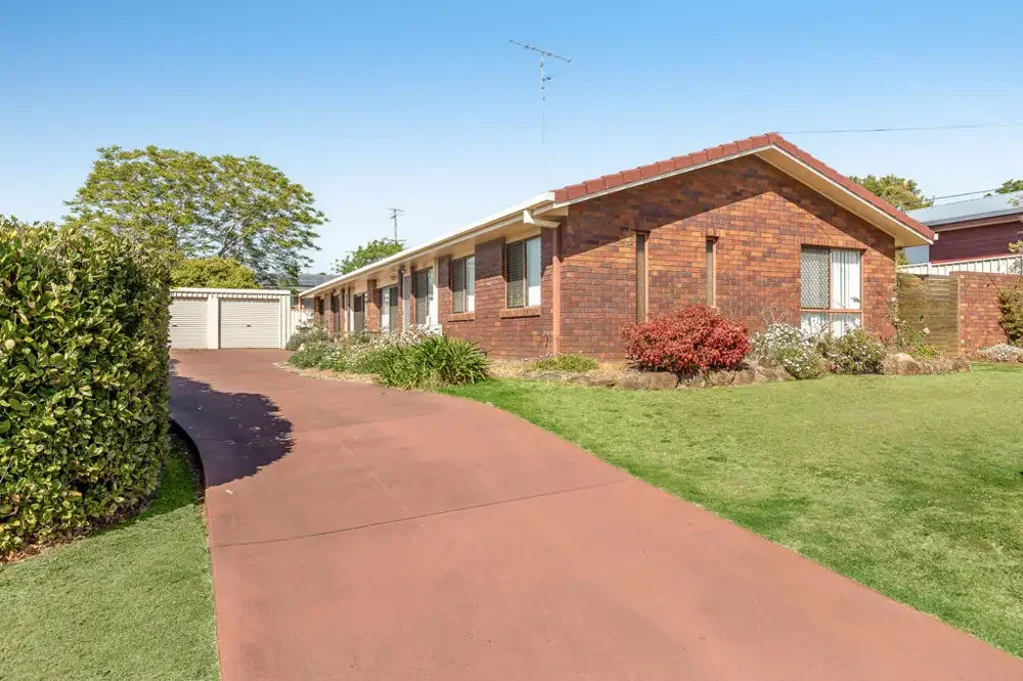 Centenary Heights 2房  Immaculate Half Duplex in Quiet Centenary Heights Location
