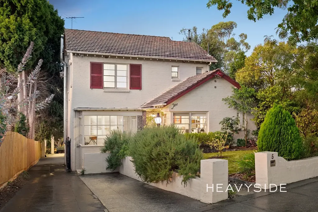 Balwyn North 4房  Circa 1950's timeless Architecturally designed gem in the prized Riverside Estate