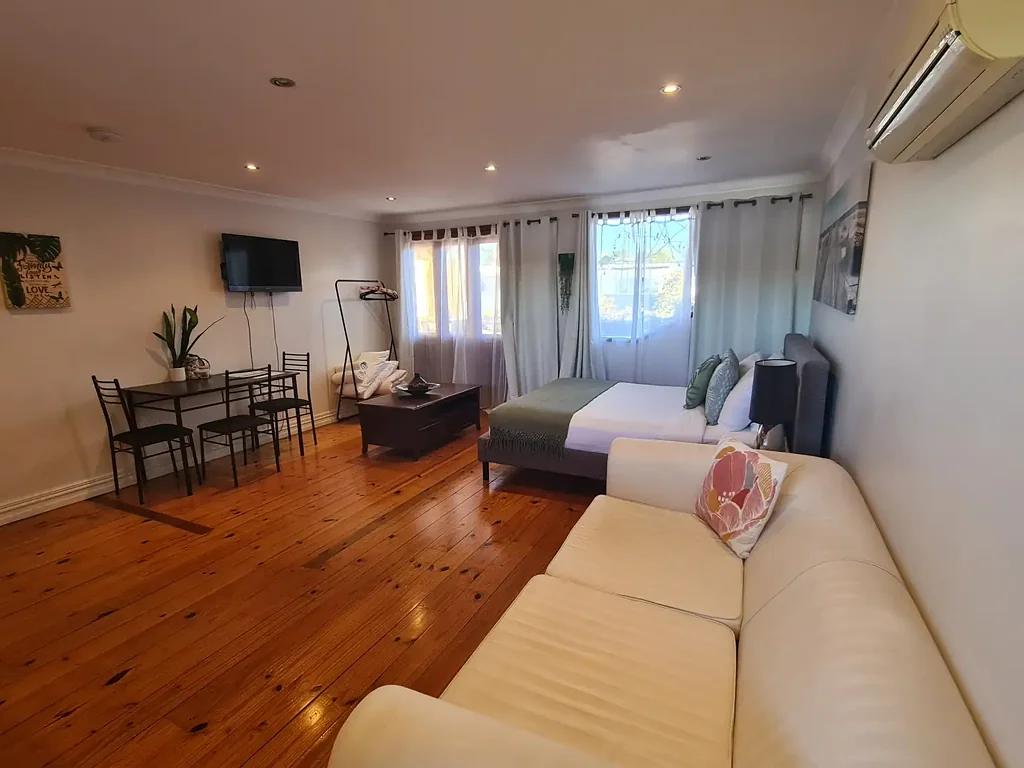 FURNISHED STUDIO - ANNA BAY