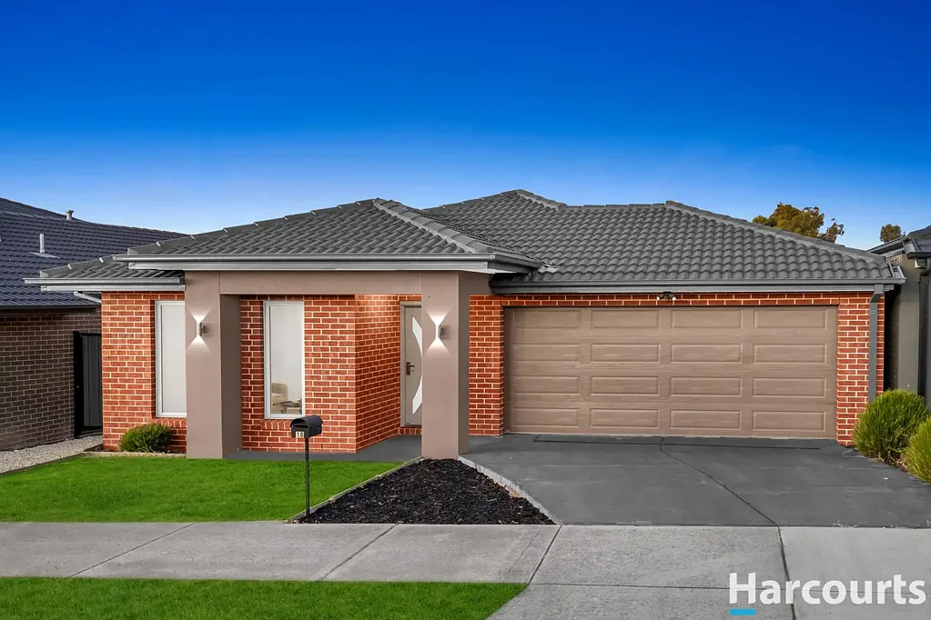 10 Salim Way, Clyde North, VIC 3978