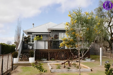 Tenterfield 3Zimmer OWNERS HAVE SET THE DATE – WALK TO TOWN, 831M² & READY TO GO