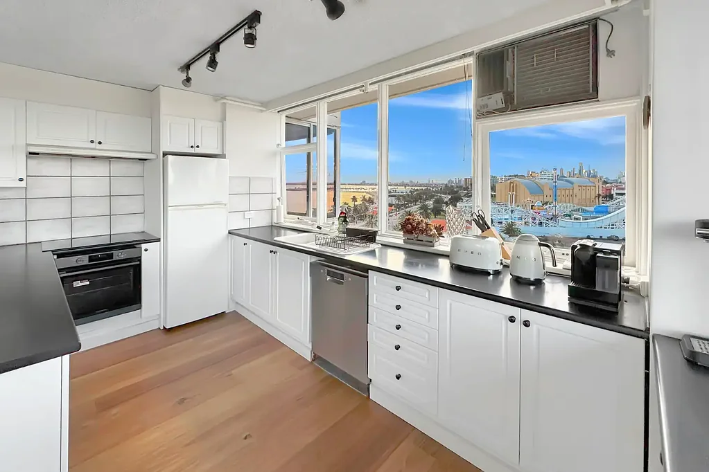 Large, light filled Apartment with the Unparalleled Views!