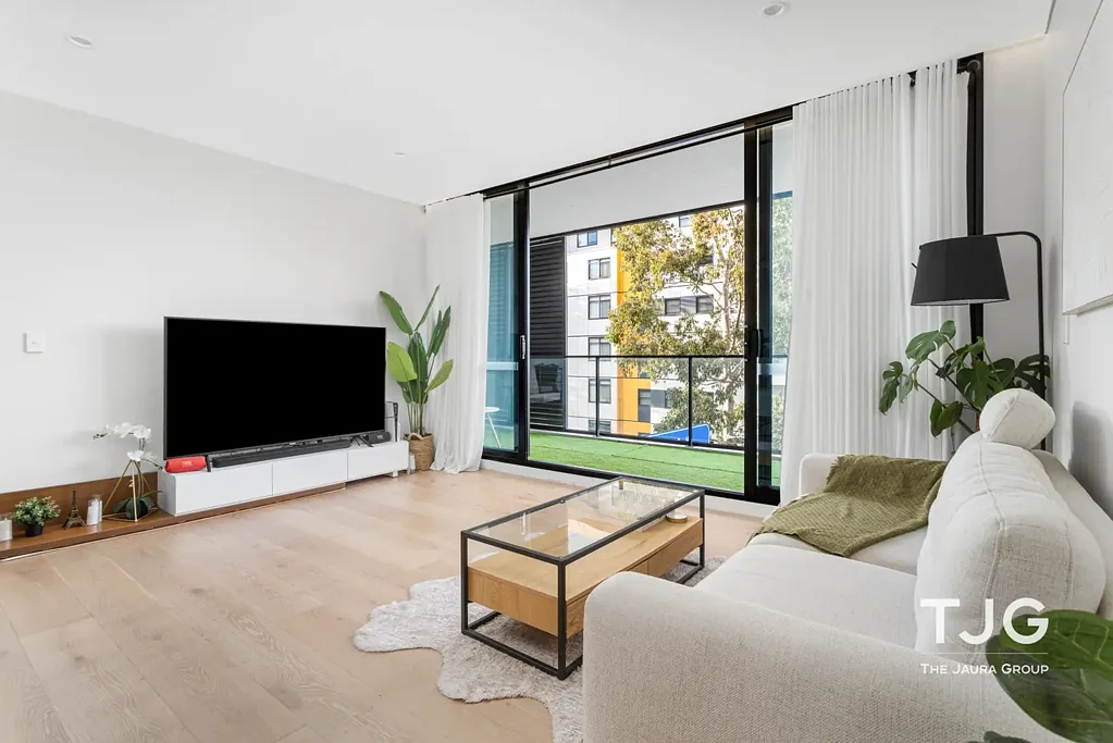 Rouse Hill 2房 湖景阳台 私人车位 Smeg电器 地铁便捷 高层宽敞 中心购物区 度假村设施 Modern Lifestyle Apartment in the Heart of Rouse Hill - Walk to Metro & Town Centre