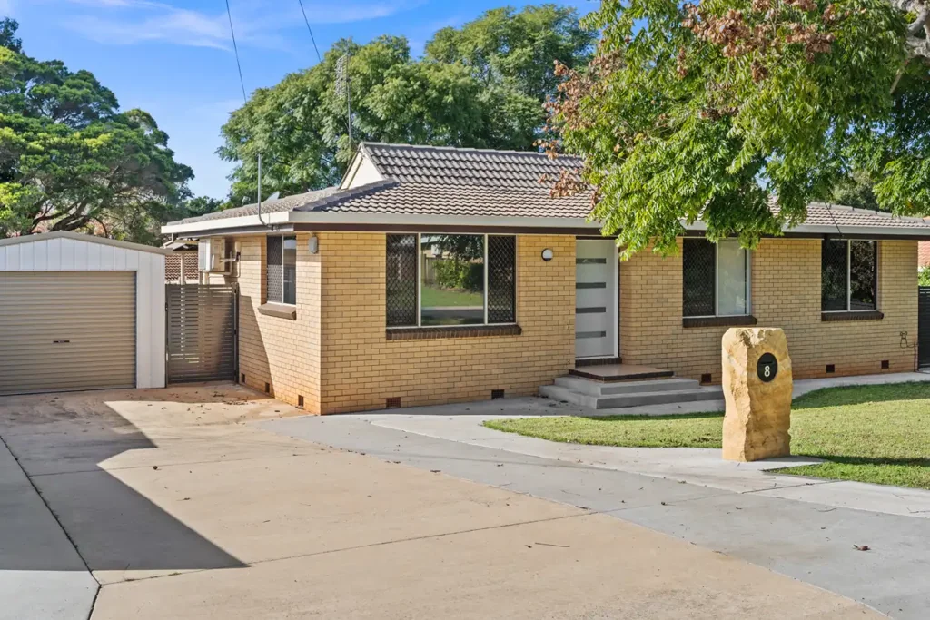 8 Meadow Court, Centenary Heights, QLD 4350