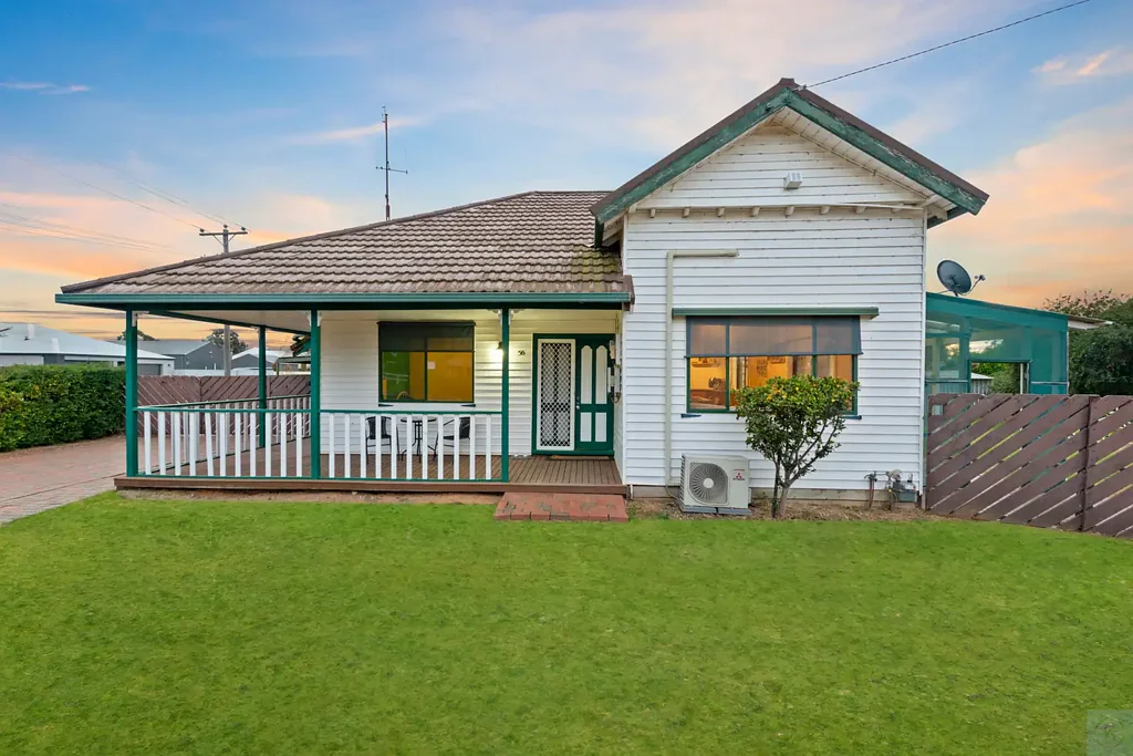 Tocumwal 3ਬੈੱਡਰੂਮ Timeless Charm Meets Modern Living in a Prime Location