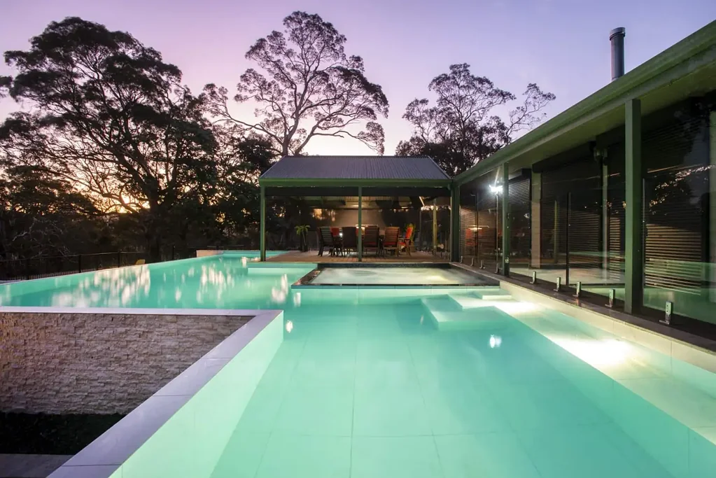 Paris Creek Award winning pool & spa with views - live, enjoy & graze on a secret 60-acre setting.