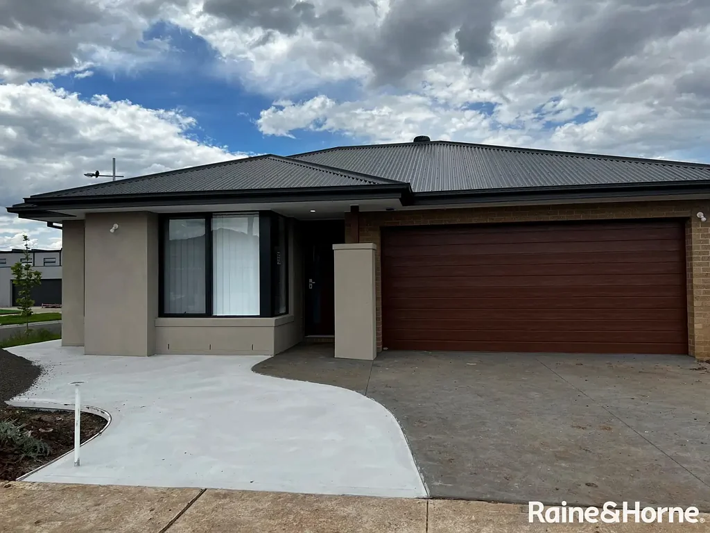 Splendid 3Br Family Home in Cornerstone Estate, Werribee!